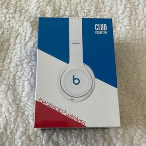 BEATSSOLO WIRELESS CLUB COLLECTION NEVER OPENED